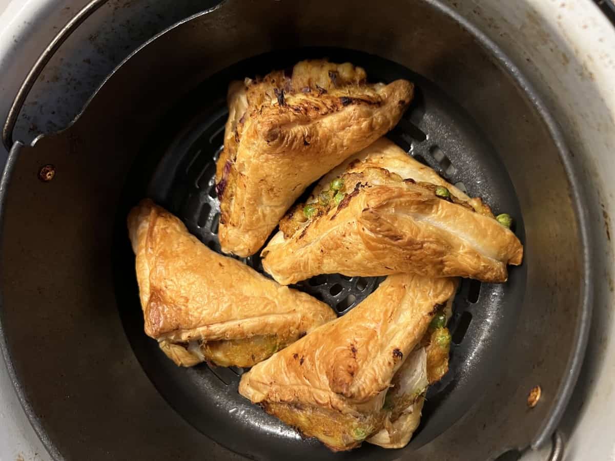 Air fryer veg curry puffs air fried vegetable puff SecondRecipe