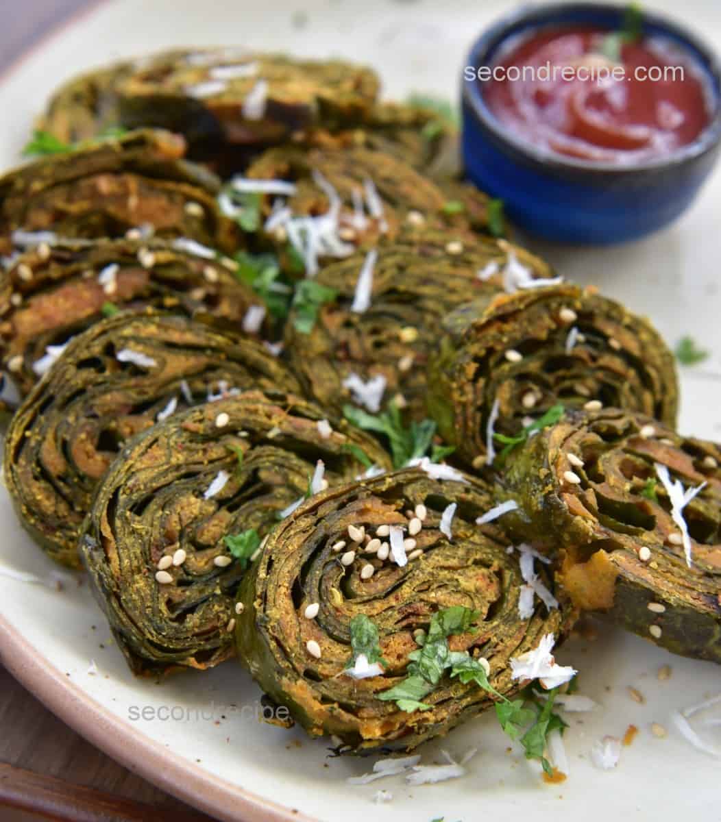 gujarati-patra-recipe-arbi-patta-rolls-secondrecipe