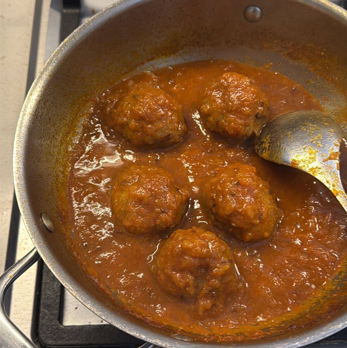 Line your air fryer basket or paniyaram pan with parchment paper or lightly grease it.

Air fry at 180°C (355°F) for 15–20 minutes until golden brown, flipping halfway.

Koftas should be crisp outside and soft inside.