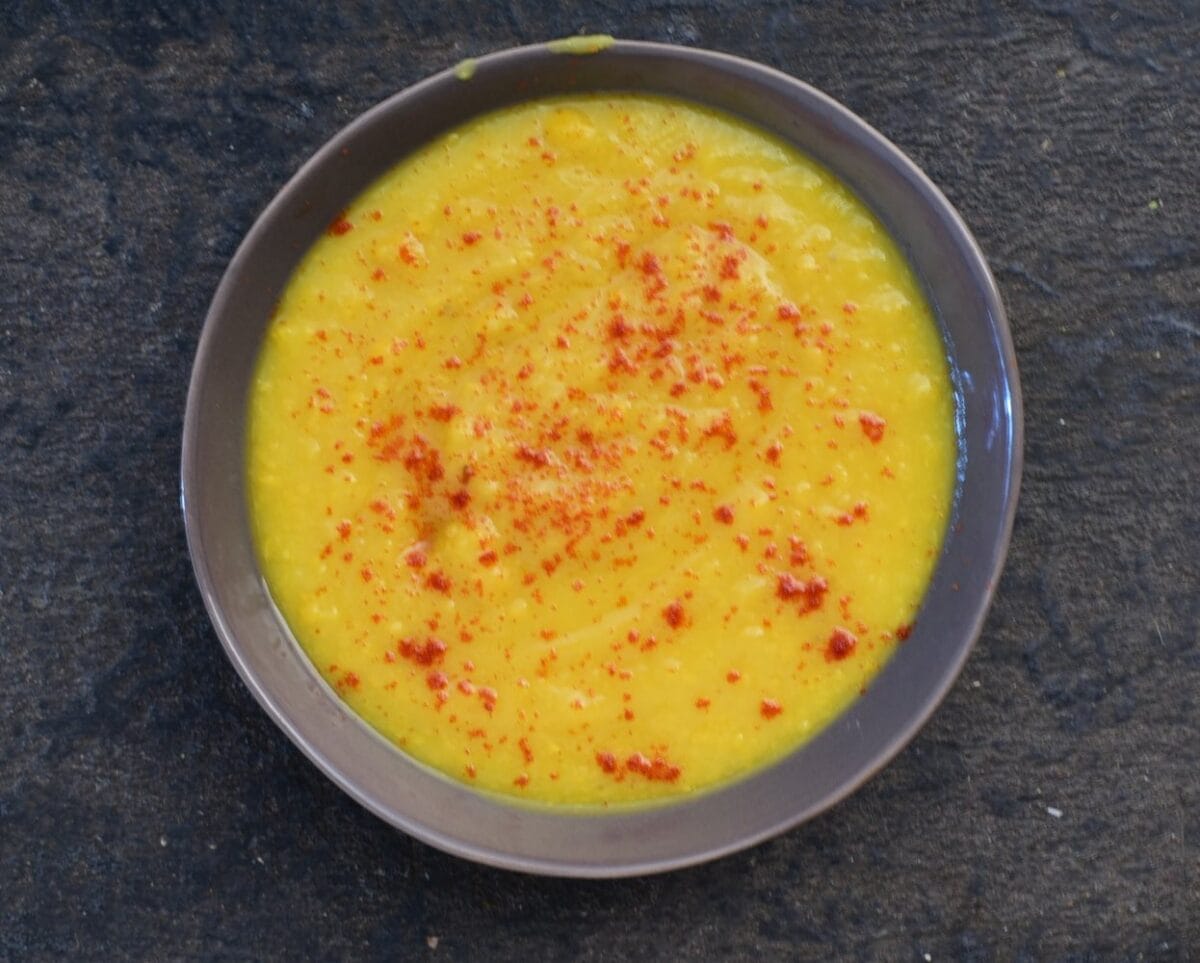 Garnish with red chilli powder.