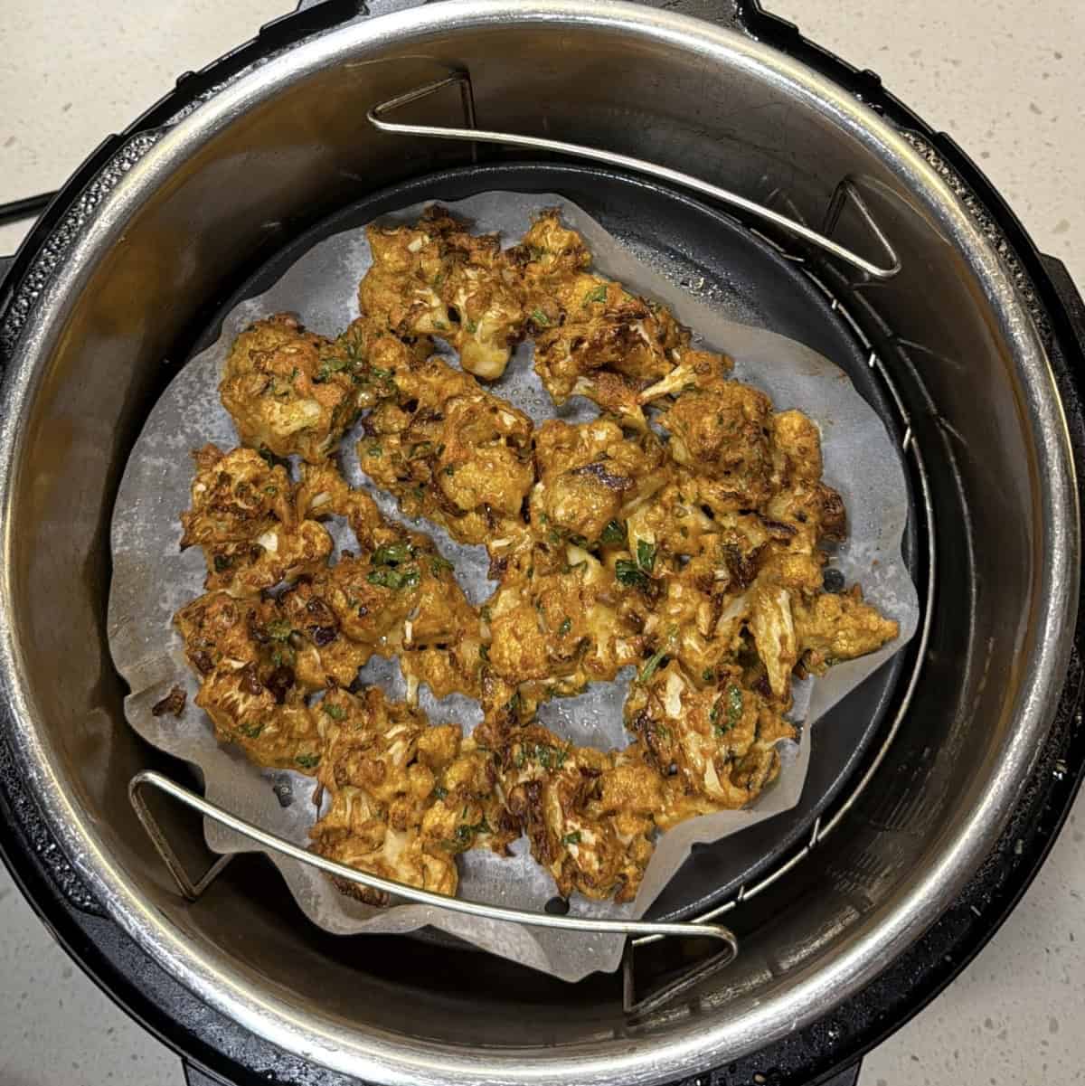 Crispy air fryer gobi pakora cooked until golden brown