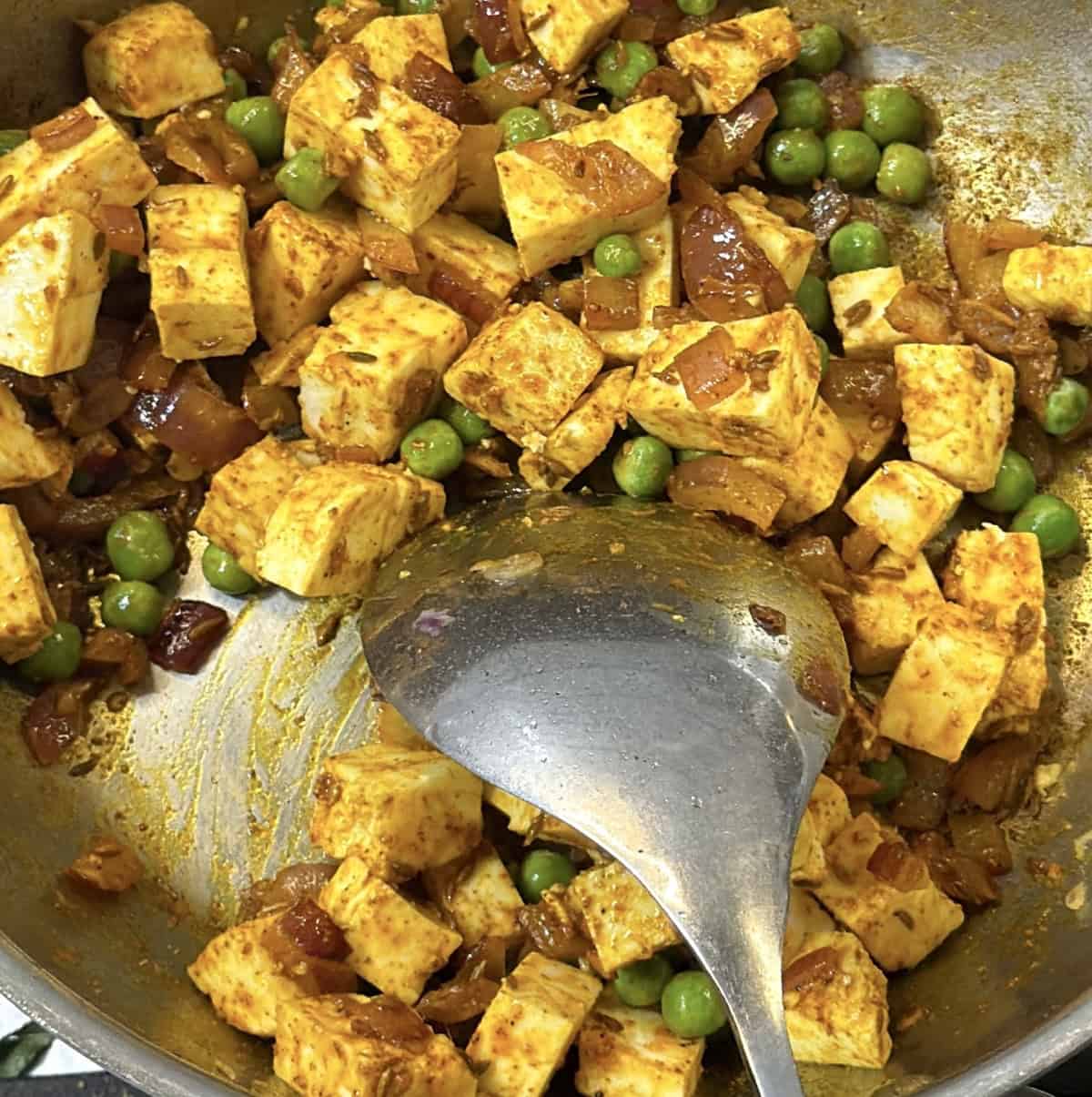 Spiced paneer filling with peas for air fryer paneer puffs