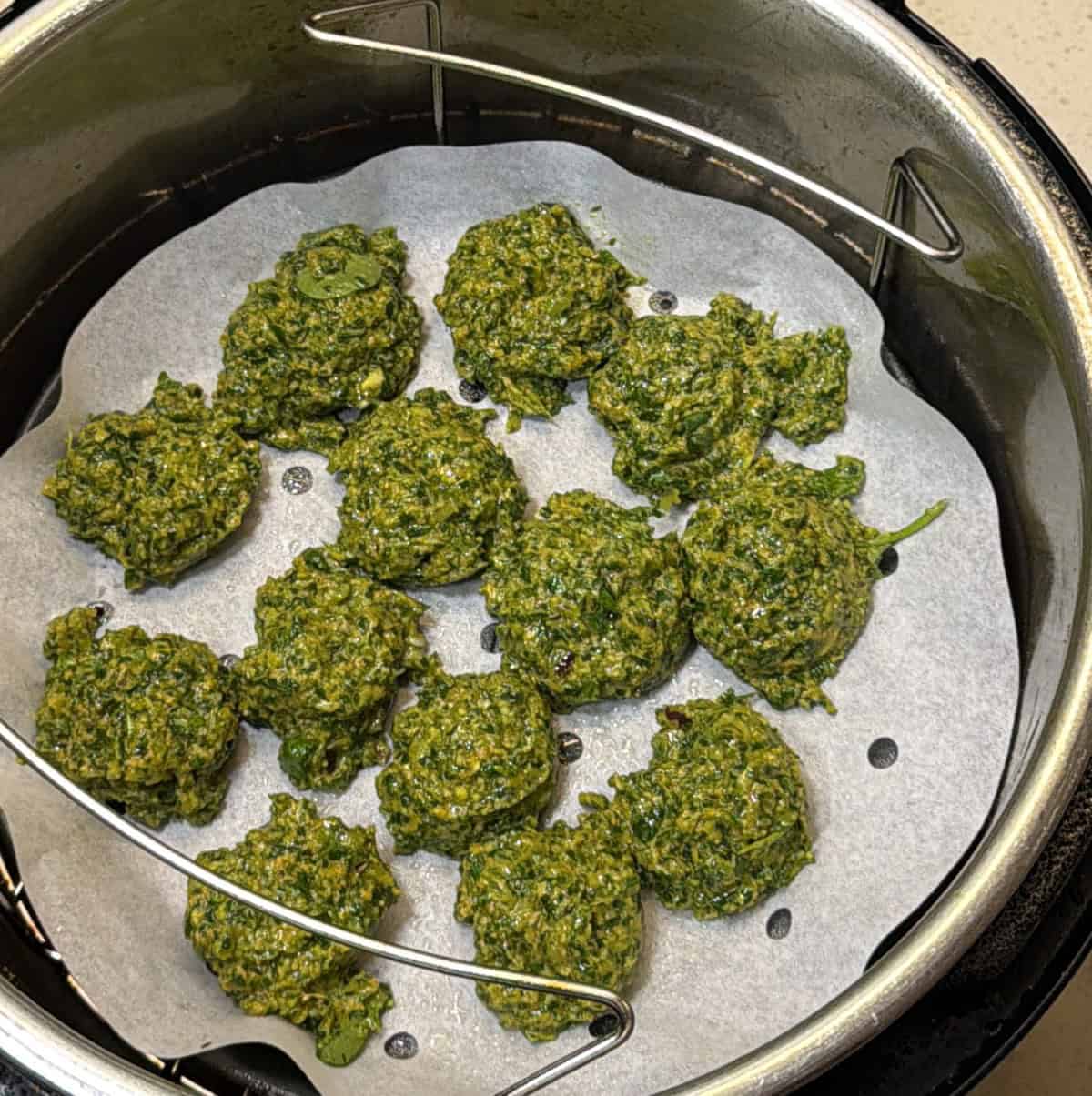 Methi pakora cooking in air fryer at 180 degrees Celsius