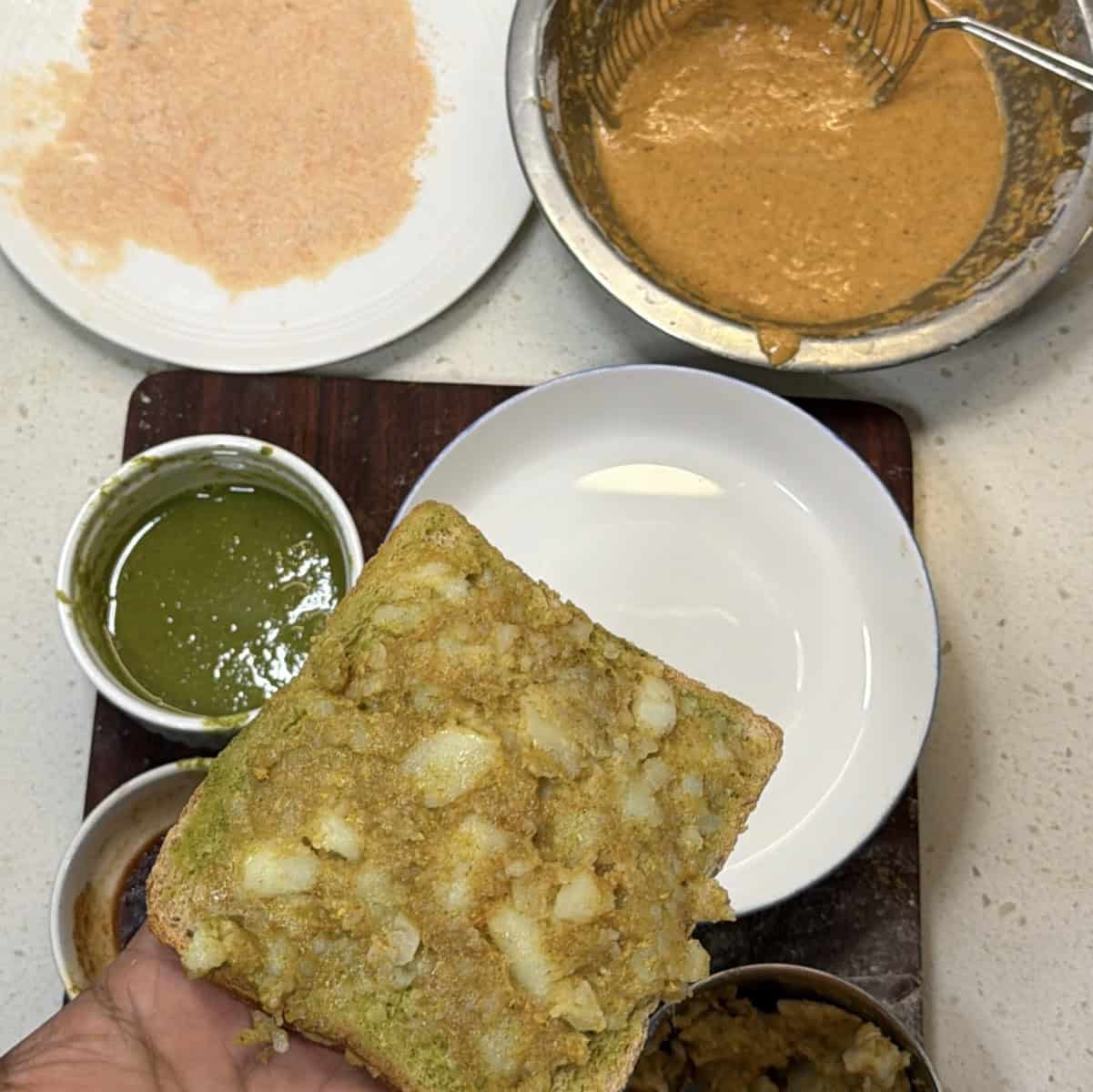 potato filling spread on bread for bread pakora