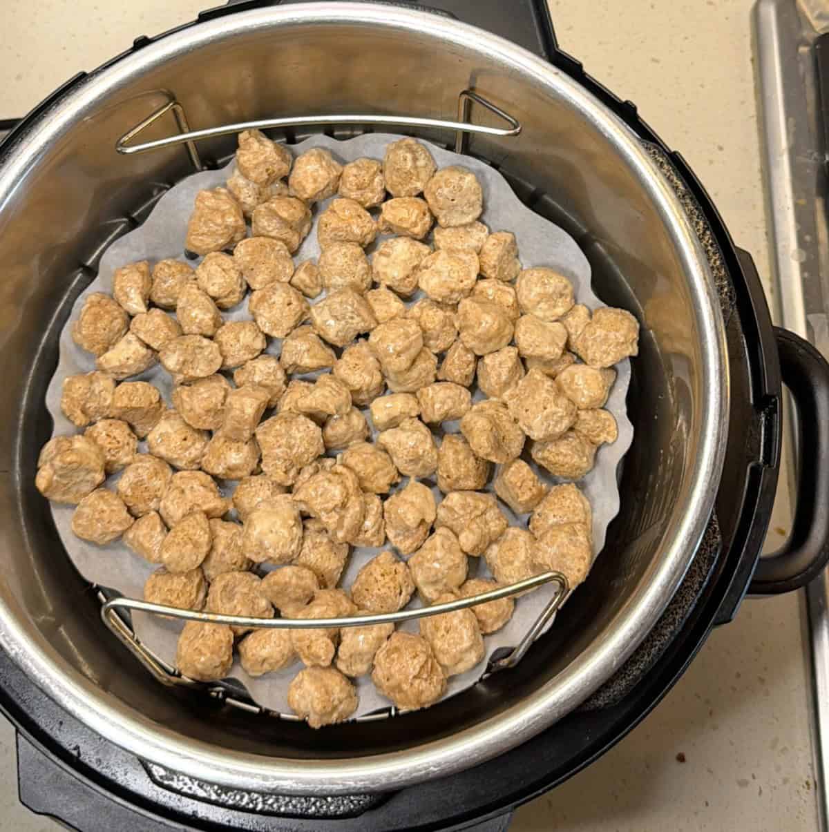 Cornflour coated soy chunks arranged in air fryer basket