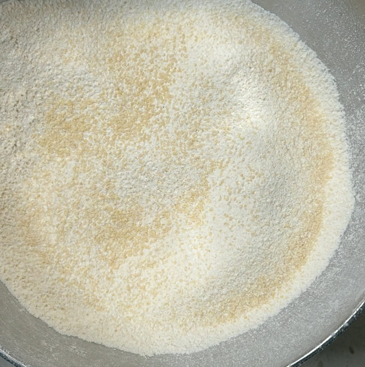 Rice flour, urad dal flour and plain flour combined in a mixing bowl